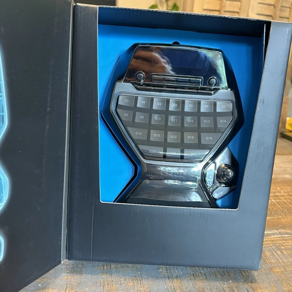 Logitech G13 Advanced Programmable Gameboard Keypad w/ LCD Display USB
